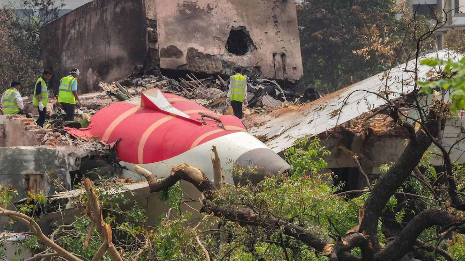 Air India Crash Death Toll Reaches 270 as Injured Medical Hostel Victims Succumb